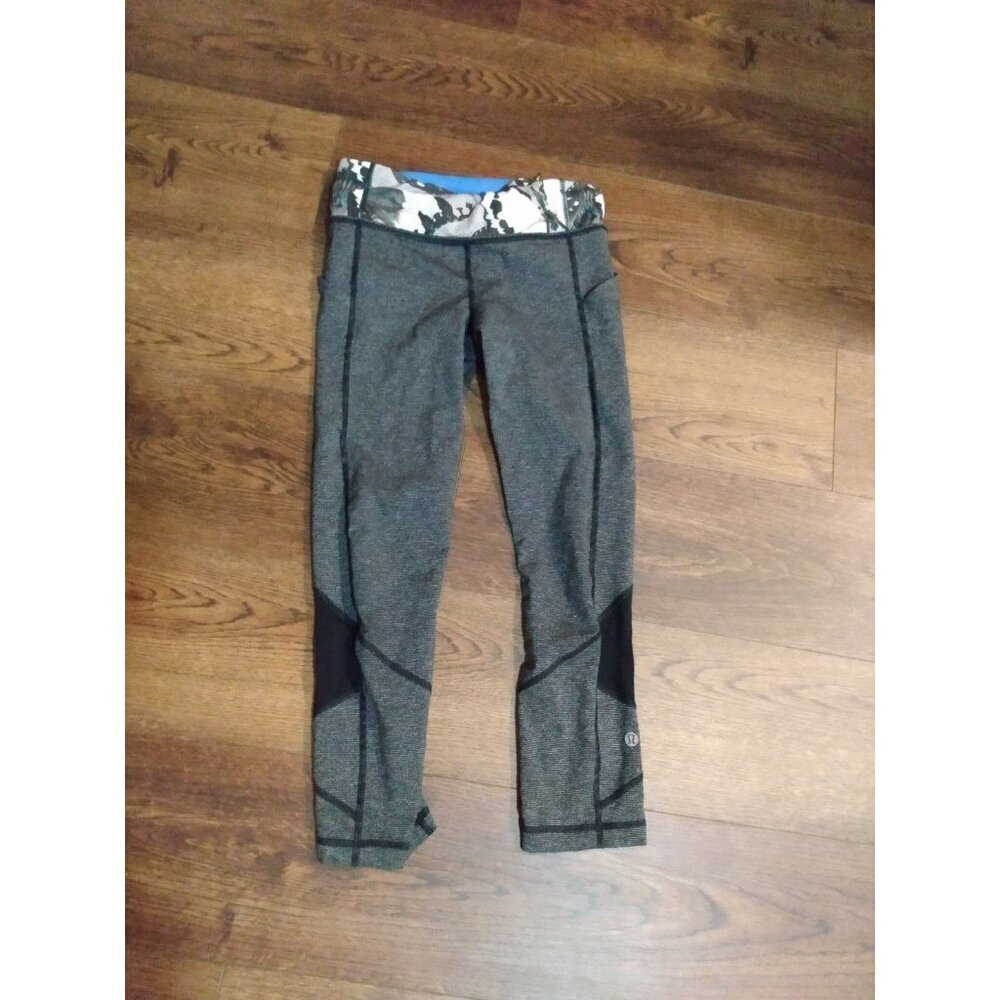 Women's Lululemon Yoga Pants Fitted Leggings Size 4 Gray Black Grey inseam 22